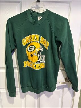 VINTAGE Green Crewneck Sweatshirt with Yellow Green Bay Packers Graphic